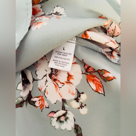 Floral mint pastel colors short sleeve top - Picture 3 of 7